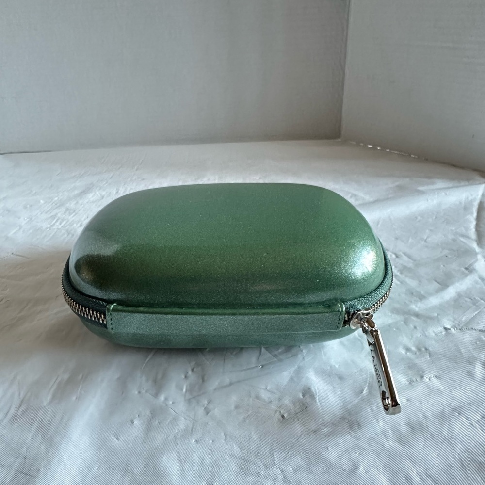 LA MER PEARLIZED GREEN Zip Around Hard CLAM SHELL COSMETIC MAKEUP CASE BAG